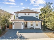 Quiet Street. 0.6 miles from beach. Private Pool/Grill/Bikes.