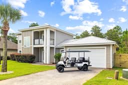 Pet Friendly! Golf Cart/Bikes! Ride to Beach/Resort Pool!