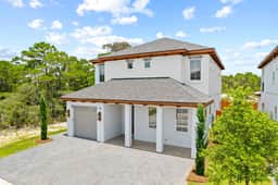 Quiet Street. 0.6 miles from beach. Private Pool/Grill/Bikes.
