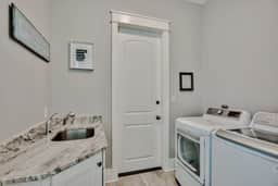 30A Family House! Free Bikes. Walk to Coffee/Dinner!