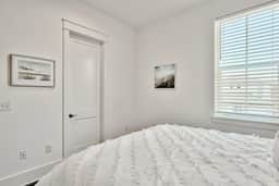 Private Pool/Free Bikes. 1st Floor Master. Walk to Beach!