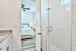 Private Pool/Free Bikes. 1st Floor Master. Walk to Beach!