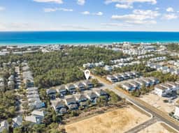 Quiet Street. 0.6 miles from beach. Private Pool/Grill/Bikes.