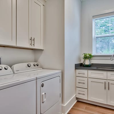 Pet Friendly! 0.7 miles from beach. Private Pool/EV charger