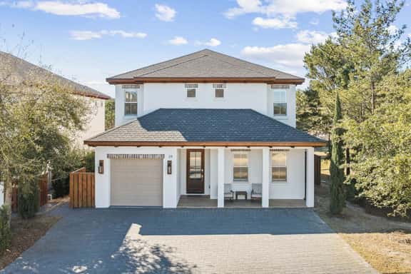Quiet Street. 0.6 miles from beach. Private Pool/Grill/Bikes. - Image 1