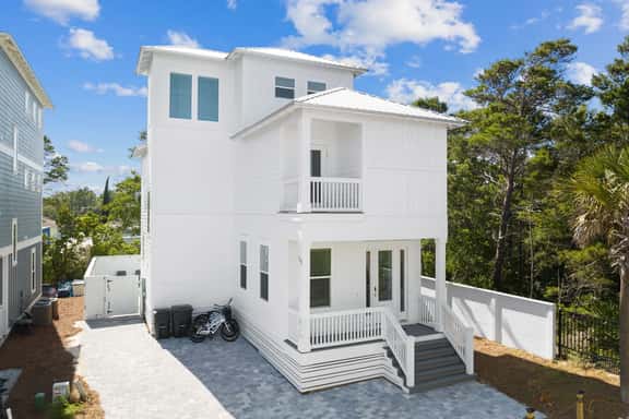 Private Pool/Golf Cart! Bikes. 5 minute walk to Beach! - Image 1