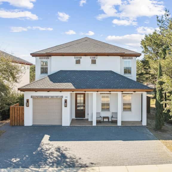 Quiet Street. 0.6 miles from beach. Private Pool/Grill/Bikes. - Image 1