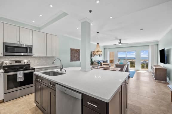 Topsl Summit Condo! Pools/Beach. Ocean View!