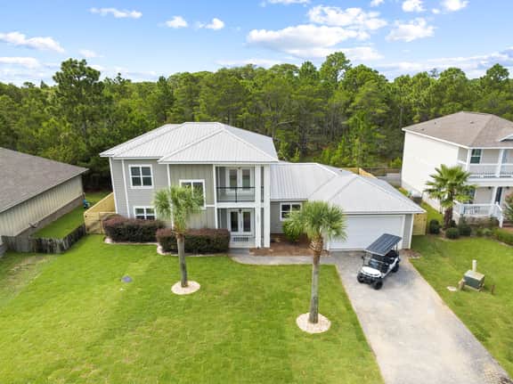 Pet Friendly! Golf Cart/Bikes! Ride to Beach/Resort Pool!
