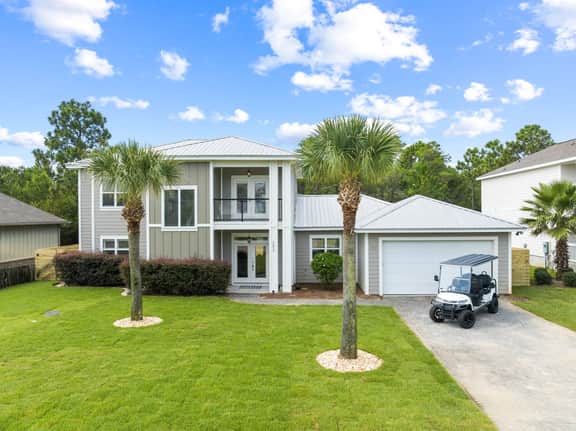 Pet Friendly! Golf Cart/Bikes! Ride to Beach/Resort Pool!