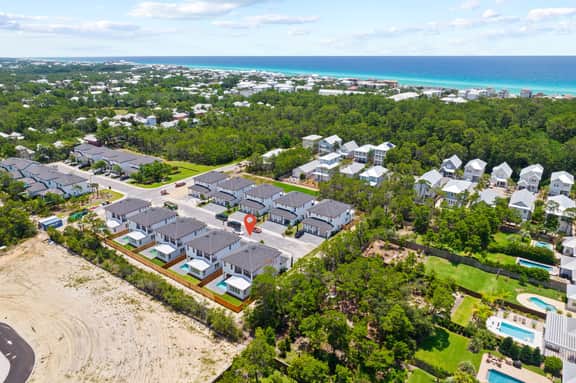Quiet Street. 0.6 miles from beach. Private Pool/Grill/Bikes.