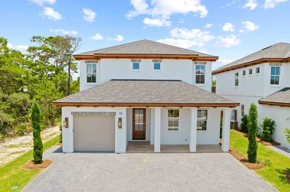 Quiet Street. 0.6 miles from beach. Private Pool/Grill/Bikes.