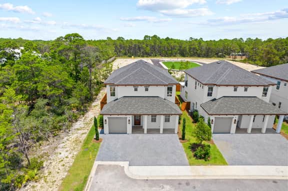 Quiet Street. 0.6 miles from beach. Private Pool/Grill/Bikes.