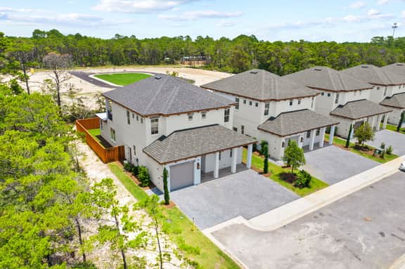 Quiet Street. 0.6 miles from beach. Private Pool/Grill/Bikes.