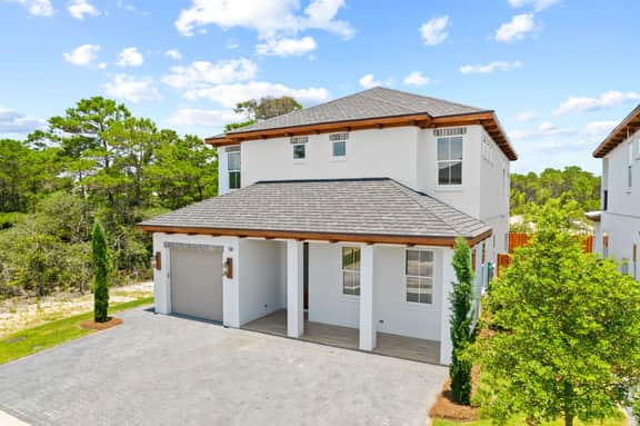 Quiet Street. 0.6 miles from beach. Private Pool/Grill/Bikes.