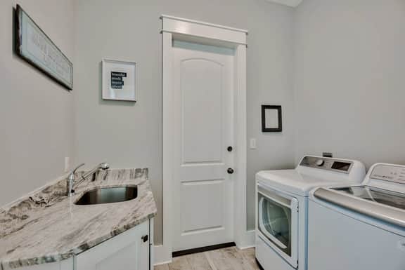 30A Family House! Free Bikes. Walk to Coffee/Dinner!