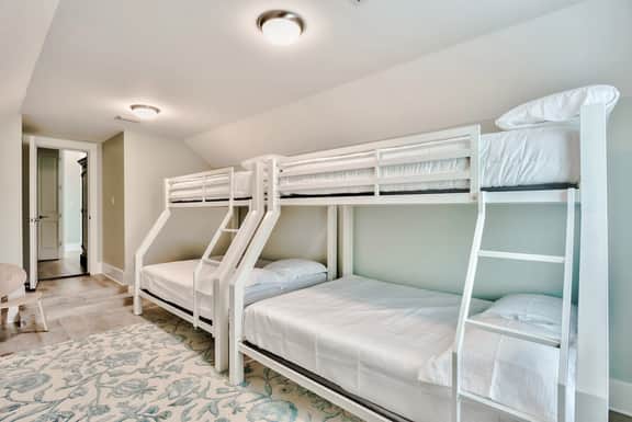 30A Family House! Free Bikes. Walk to Coffee/Dinner!
