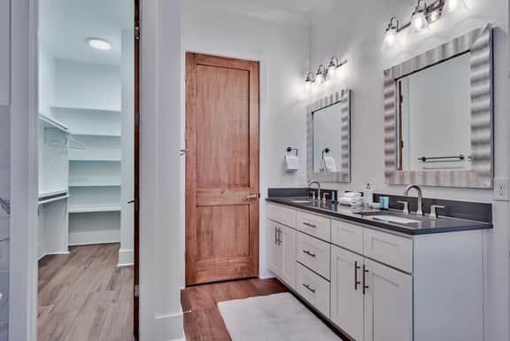 Pet Friendly! 0.7 miles from beach. Private Pool/EV charger