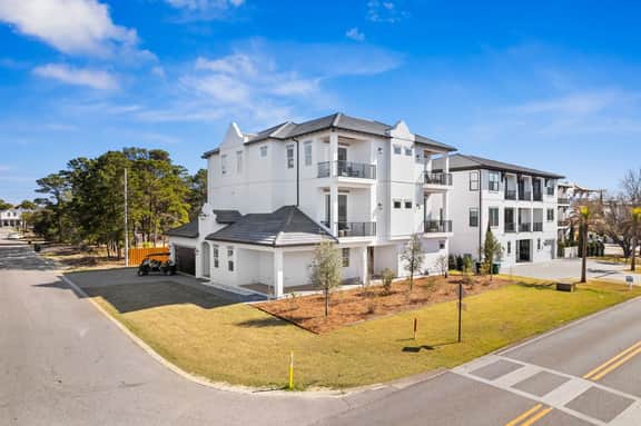 Huge Corner House 30A! Free Bikes/Walk to Beach!