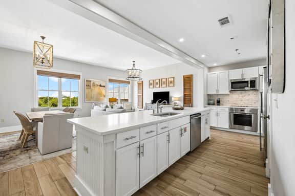 Luxury 30A Condo - Walk to Beach & Restaurants