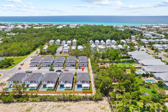Quiet Street. 0.6 miles from beach. Private Pool/Grill/Bikes.