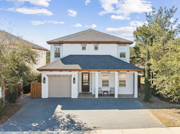 Quiet Street. 0.6 miles from beach. Private Pool/Grill/Bikes.